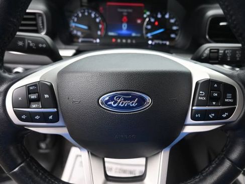 Used 2022 Ford Explorer XLT w/ Equipment Group 202A AWD/4WD image 17