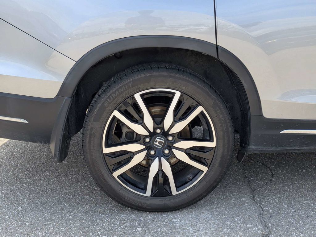 Used 2019 Honda Pilot Touring image 11