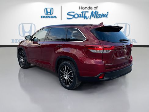 Used 2018 Toyota Highlander SE image 5