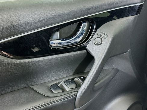 Used 2019 Nissan Rogue Sport SL w/ Premium Package image 15