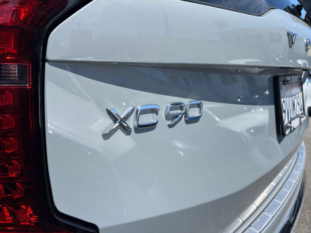 Used 2025 Volvo XC90 B5 Core w/ Protection Package Premier AWD/4WD image 12