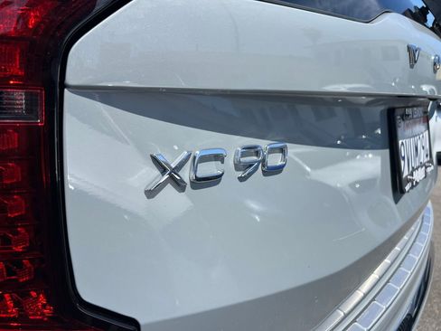 Used 2025 Volvo XC90 B5 Core w/ Protection Package Premier AWD/4WD image 12