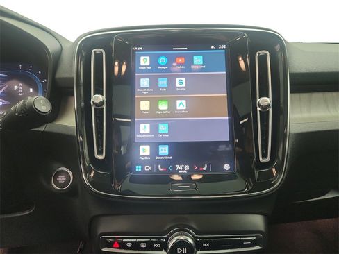 Used 2023 Volvo XC40 B5 Plus image 19