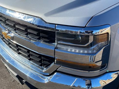 Used 2018 Chevrolet Silverado 1500 LT w/ Texas Edition image 9