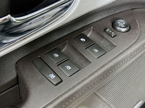 Used 2017 Chevrolet Equinox Premier w/ Enhanced Convenience Package FWD image 27