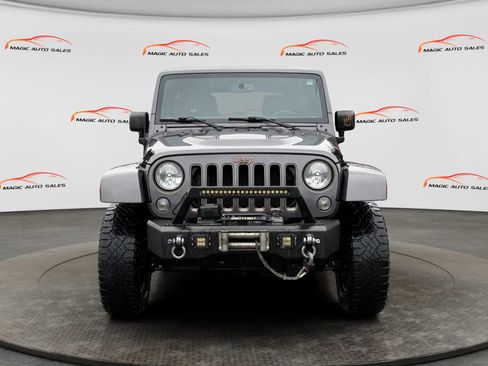 Used 2016 Jeep Wrangler Unlimited Sahara image 3