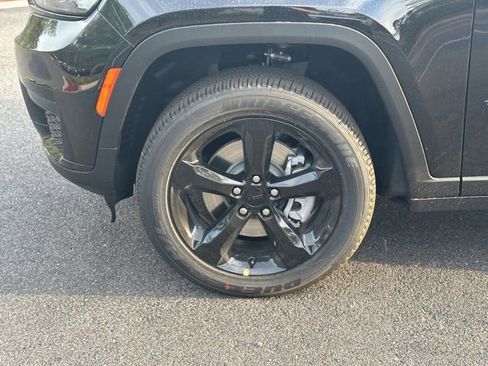 New 2025 Jeep Grand Cherokee L Altitude image 11