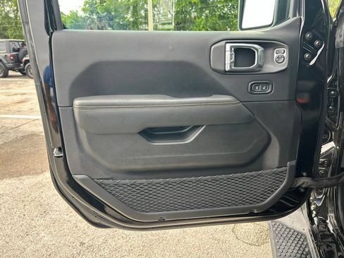 Certified 2025 Jeep Wrangler Unlimited Sahara AWD/4WD image 32