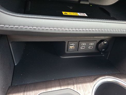 Used 2023 Toyota Highlander Limited AWD/4WD image 23