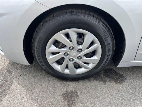 Used 2019 Hyundai Elantra SE image 39