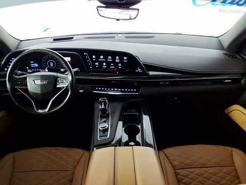 Used 2021 Cadillac Escalade Premium Luxury RWD image 11