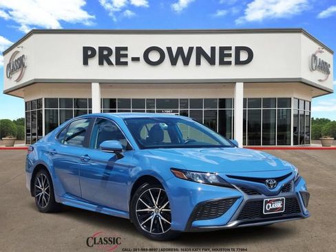 Used 2024 Toyota Camry SE w/ Cold Weather Package FWD image 1