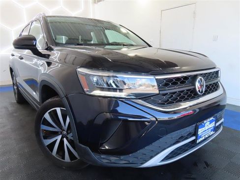 Used 2022 Volkswagen Taos SE AWD/4WD image 2