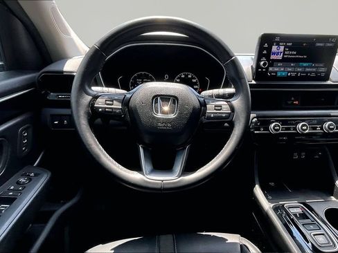 Used 2025 Honda Pilot EX-L image 9