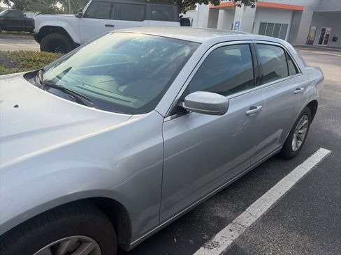 Used 2023 Chrysler 300 Touring RWD image 18
