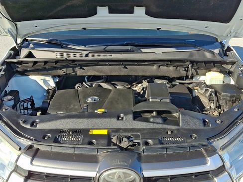 Used 2017 Toyota Highlander XLE image 28