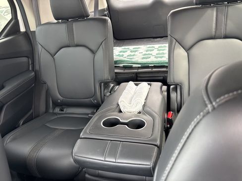 Used 2025 Honda Pilot Touring image 14