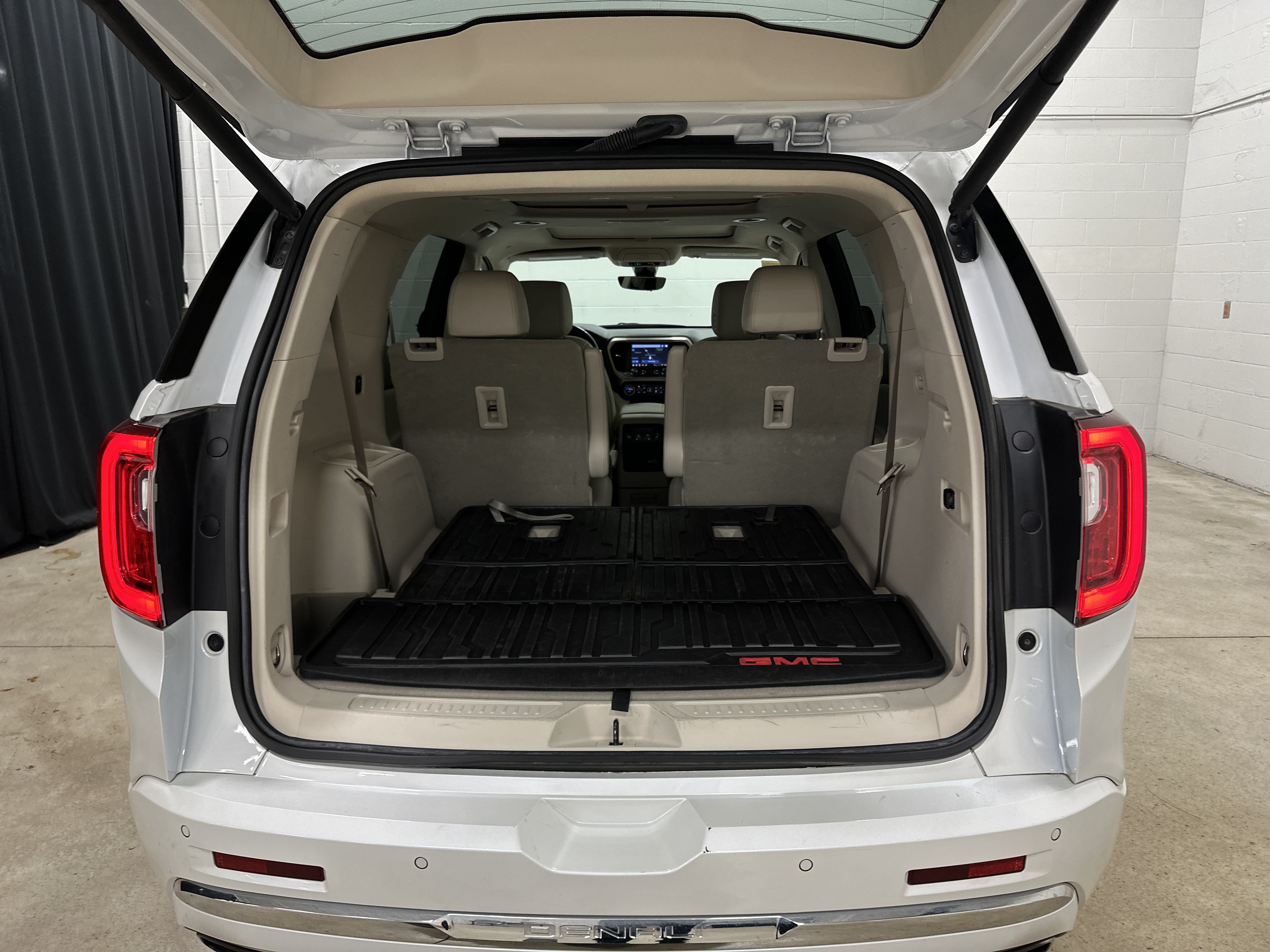 Used 2022 GMC Acadia Denali w/ Denali Ultimate Package AWD/4WD image 34