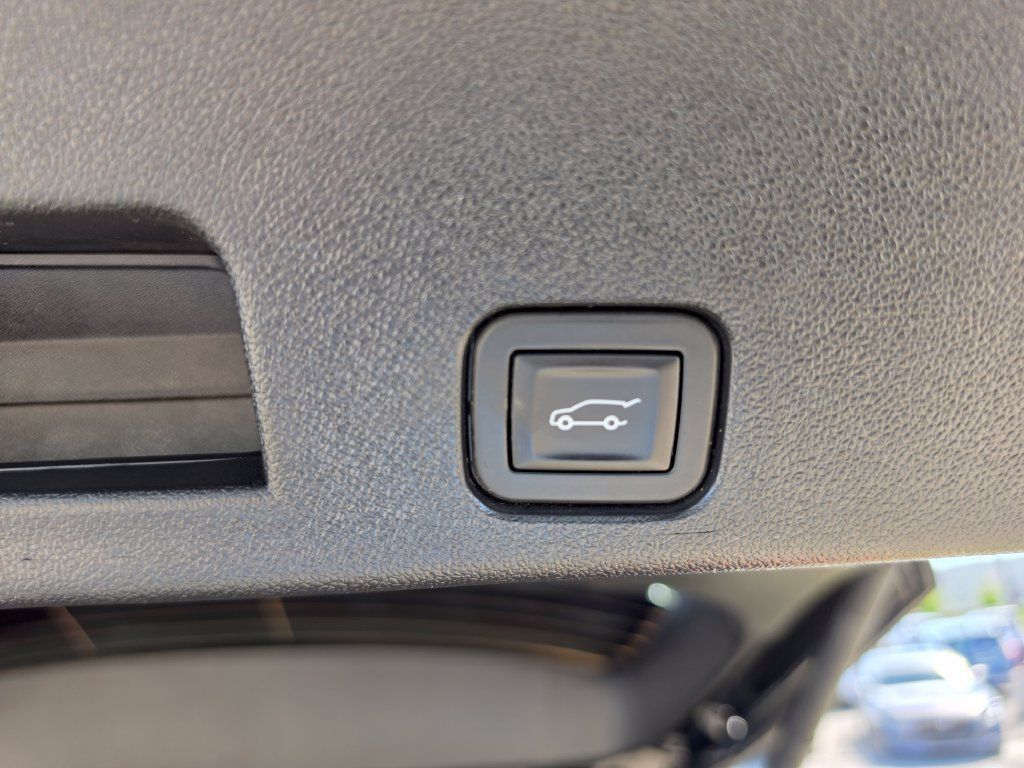 Used 2025 Buick Enclave Preferred AWD/4WD image 14