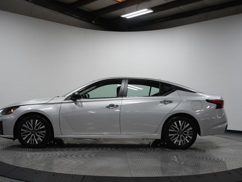 Used 2024 Nissan Altima 2.5 SV image 5