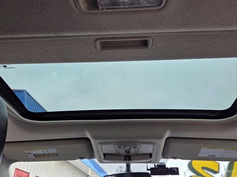 Used 2012 Nissan Rogue SL image 18