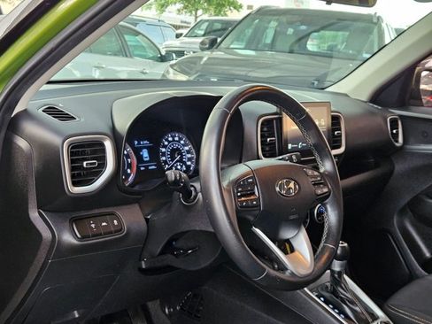 Used 2021 Hyundai Venue SEL FWD image 9