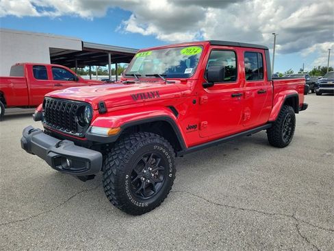 Used 2024 Jeep Gladiator Sport image 2