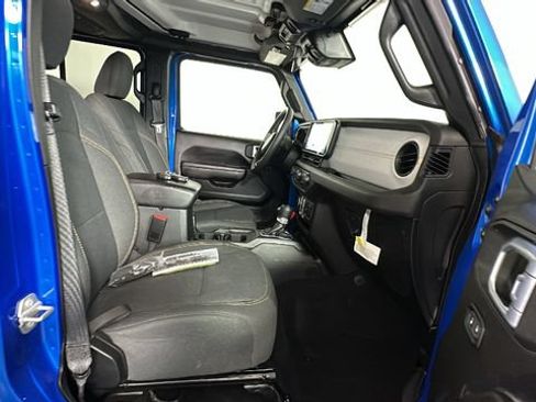 Used 2024 Jeep Wrangler Unlimited w/ Convenience Group AWD/4WD image 28