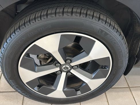 Used 2025 Volvo XC40 B5 Core AWD/4WD image 31