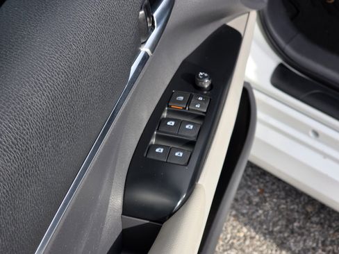 Used 2019 Toyota Camry L image 15