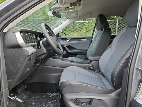 New 2025 Volkswagen Tiguan SE AWD/4WD image 6