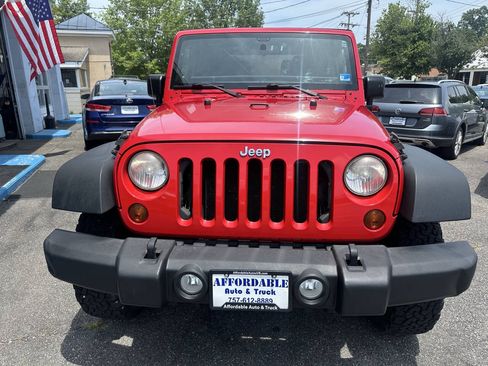 Used 2013 Jeep Wrangler Rubicon w/ Connectivity Group AWD/4WD image 9