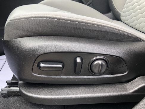 Used 2019 Chevrolet Equinox LS w/ LS Convenience Package FWD image 21