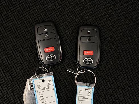 Used 2025 Toyota Tacoma SR image 10