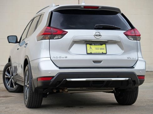 Used 2019 Nissan Rogue SV w/ Premium Package AWD/4WD image 5