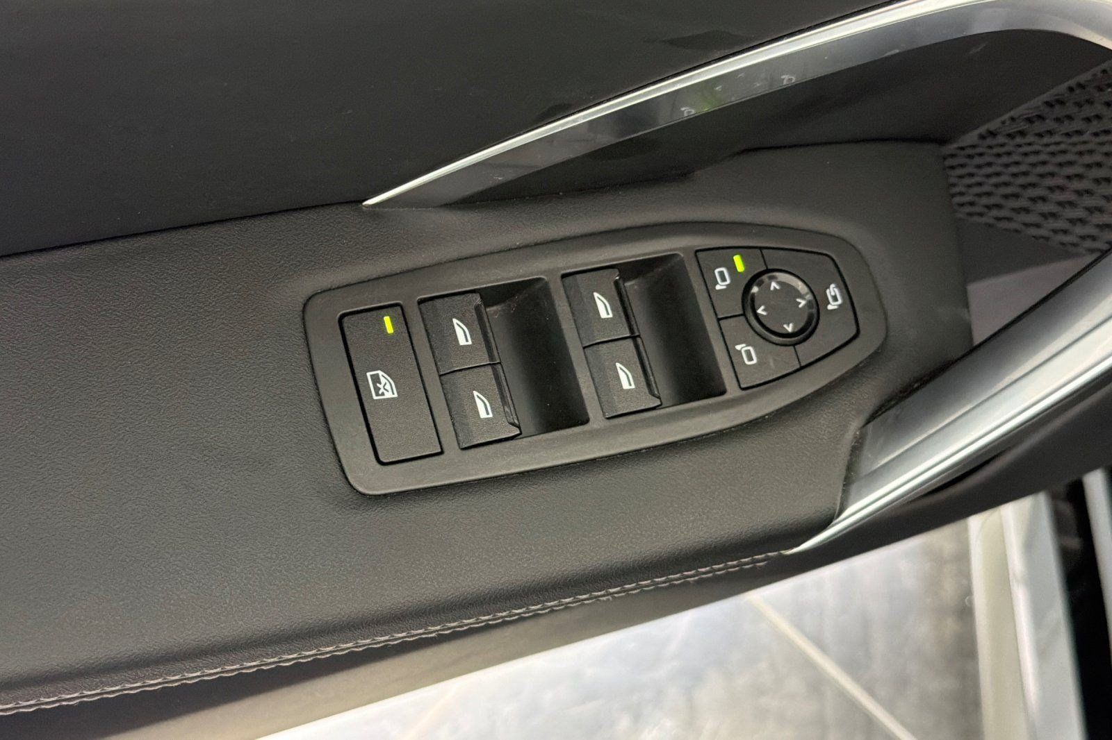 Used 2024 BMW X1 M35i w/ Shadowloine Package AWD/4WD image 14