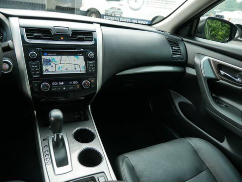 Used 2015 Nissan Altima 2.5 SL w/ Technology Package FWD image 14