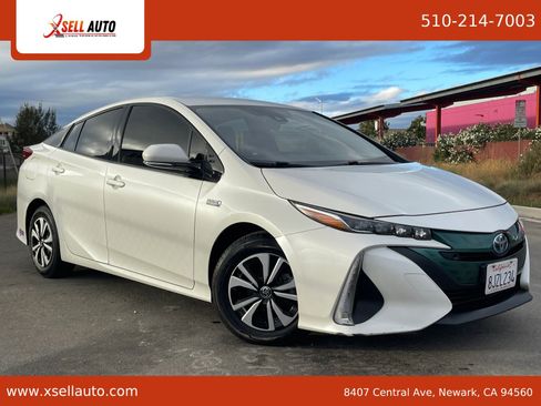 Used 2017 Toyota Prius Prime Premium FWD image 1