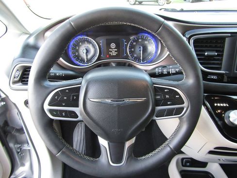 Used 2022 Chrysler Voyager LX FWD image 8