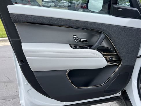 Used 2024 Land Rover Range Rover Sport SE AWD/4WD image 14