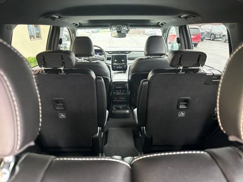 Used 2023 Jeep Grand Cherokee L Laredo AWD/4WD image 17