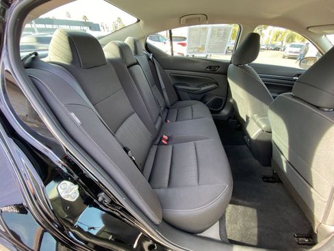 Used 2025 Nissan Altima 2.5 SV image 39