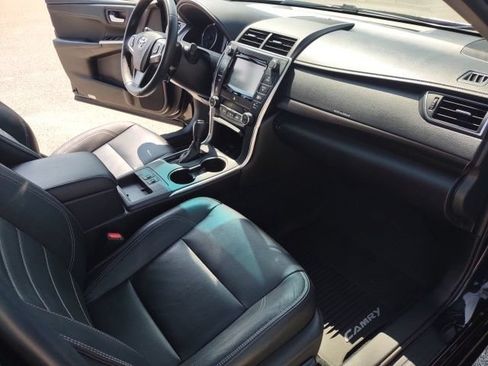 Used 2017 Toyota Camry XLE w/ Moonroof Package FWD image 24