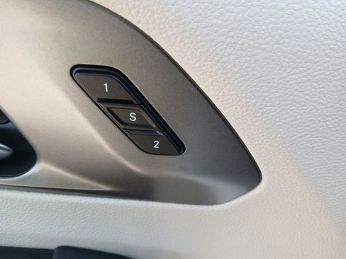 Used 2024 Chrysler Pacifica Touring-L FWD image 45