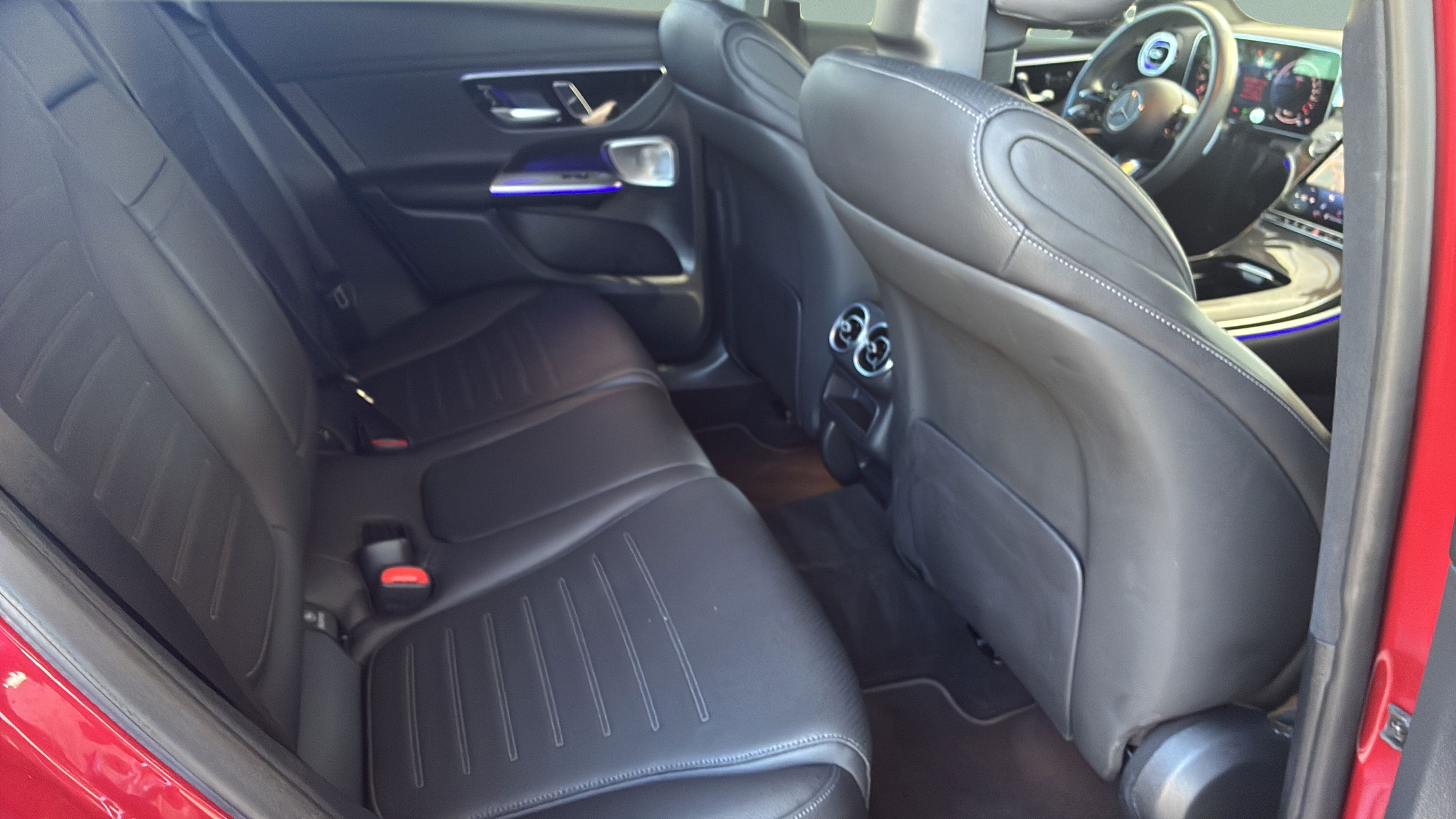 Used 2025 Mercedes-Benz GLC 350e 4MATIC image 23