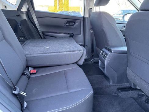 Used 2024 Nissan Rogue S image 30