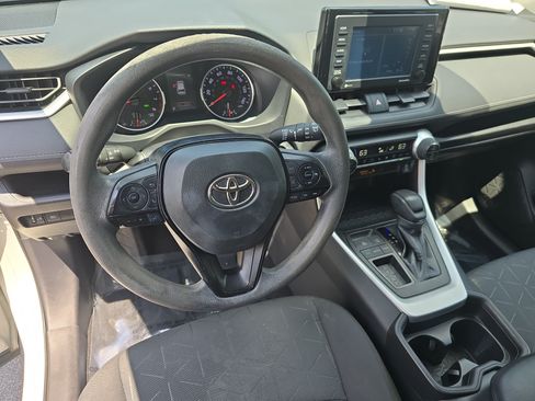 Used 2021 Toyota RAV4 XLE w/ Convenience Package FWD image 16