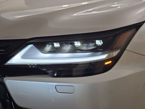 New 2026 Lexus LX 700h Luxury image 32