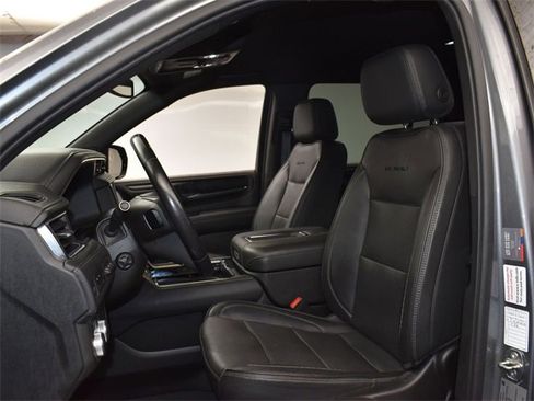 Used 2022 GMC Yukon XL Denali image 2