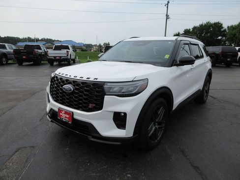 Used 2025 Ford Explorer ST AWD/4WD image 11